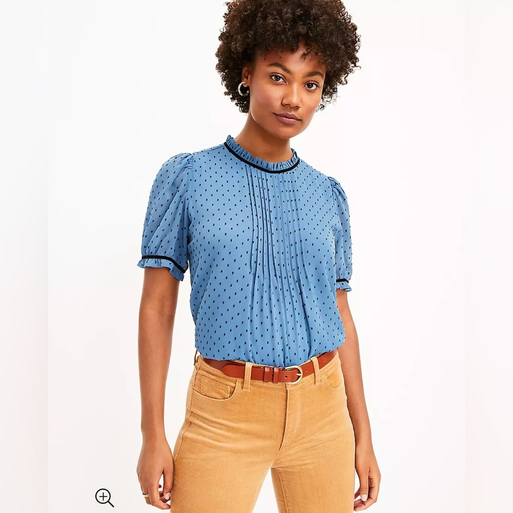 LOFT- Clip Pintucked Puff Sleeve Top